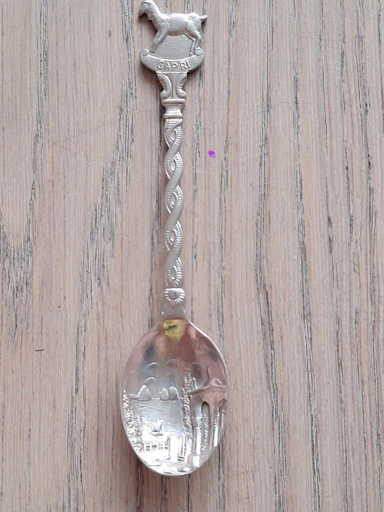 Lepeltje Capri, met geit en geponsd landschap in de lepel, Antiek en Kunst, Ophalen of Verzenden