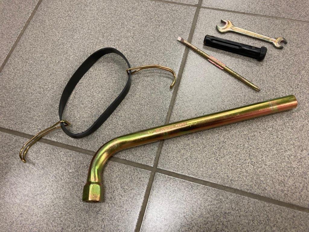 Outils pour roue de secours d'origine (NOS) VW GOLF GTI 2, Autos : Pièces & Accessoires, Enlèvement ou Envoi, Neuf, Volkswagen