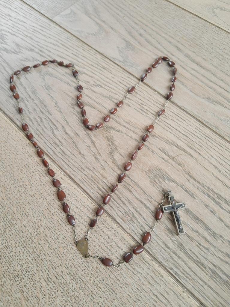 Bruine paternoster met pittenkralen, Ophalen of Verzenden, Zo goed als nieuw