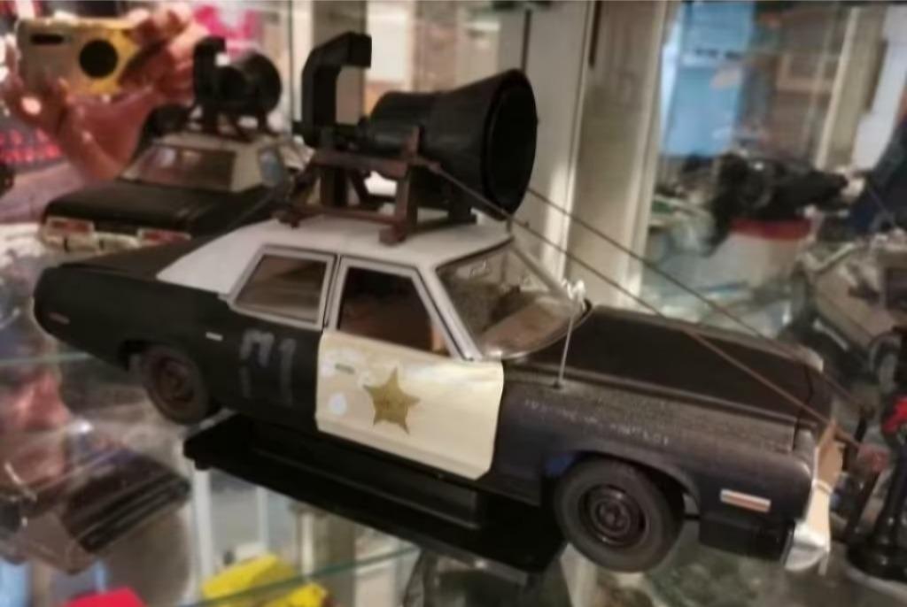 Joy ride bluesmobile dodge monaco 1/18 Voitures film, Enlèvement, Comme neuf