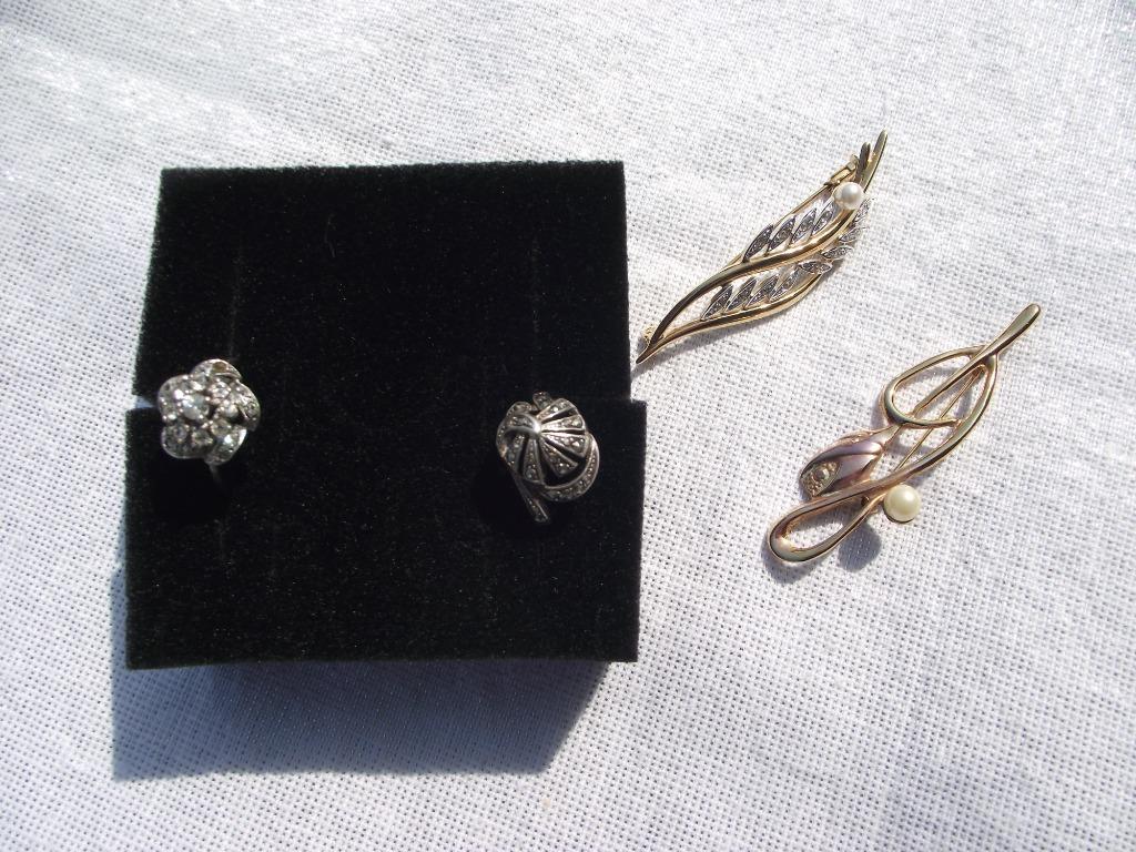 Oude zilveren ringen en een vintage vergulde broche, Ophalen of Verzenden, Zilver, Broche, Met edelsteen