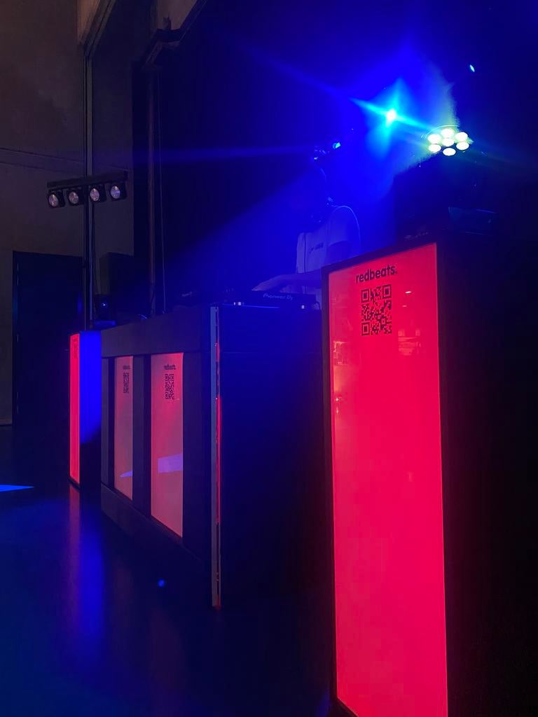 Dj meubel, Diensten en Vakmensen, Muzikanten, Artiesten en Dj's, DJ