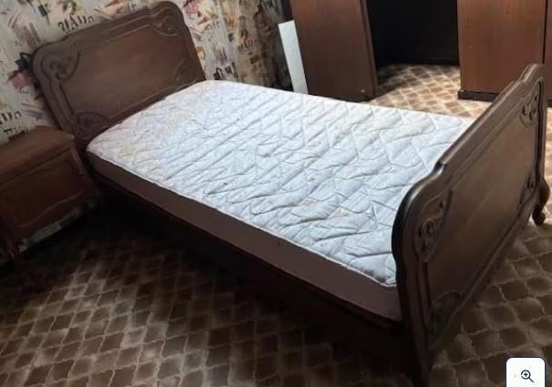 Eenpersoonsbed 2 stuks, Huis en Inrichting, Ophalen, 90 cm, Eenpersoons, Bruin