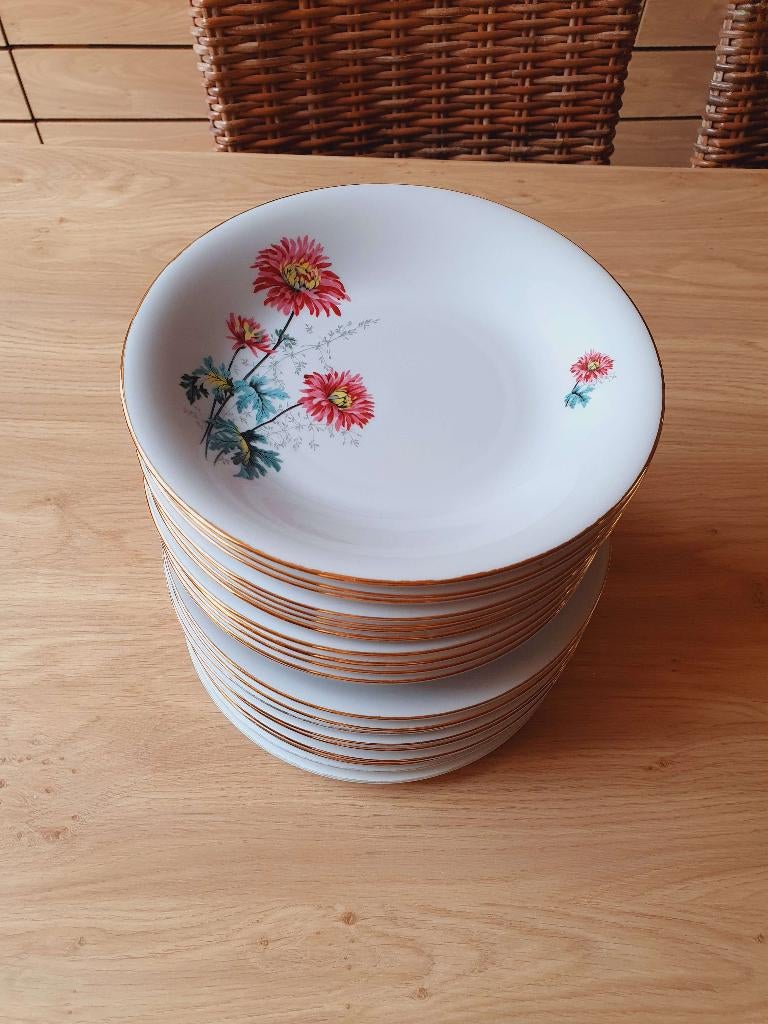 24 assiettes plates creuses vintage signées Maria Bavaria, Antiquités & Art, Antiquités | Services (vaisselle) pièces, Enlèvement