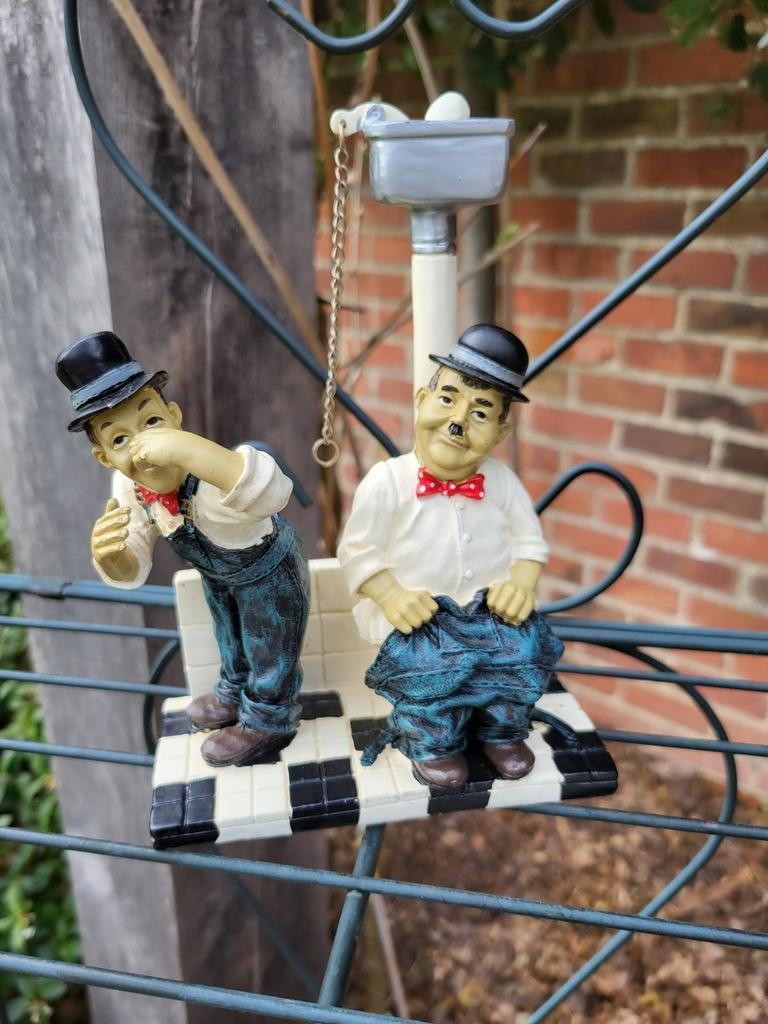 Uniek Vintage Beeldje Laurel & Hardy op Toilet, Ophalen