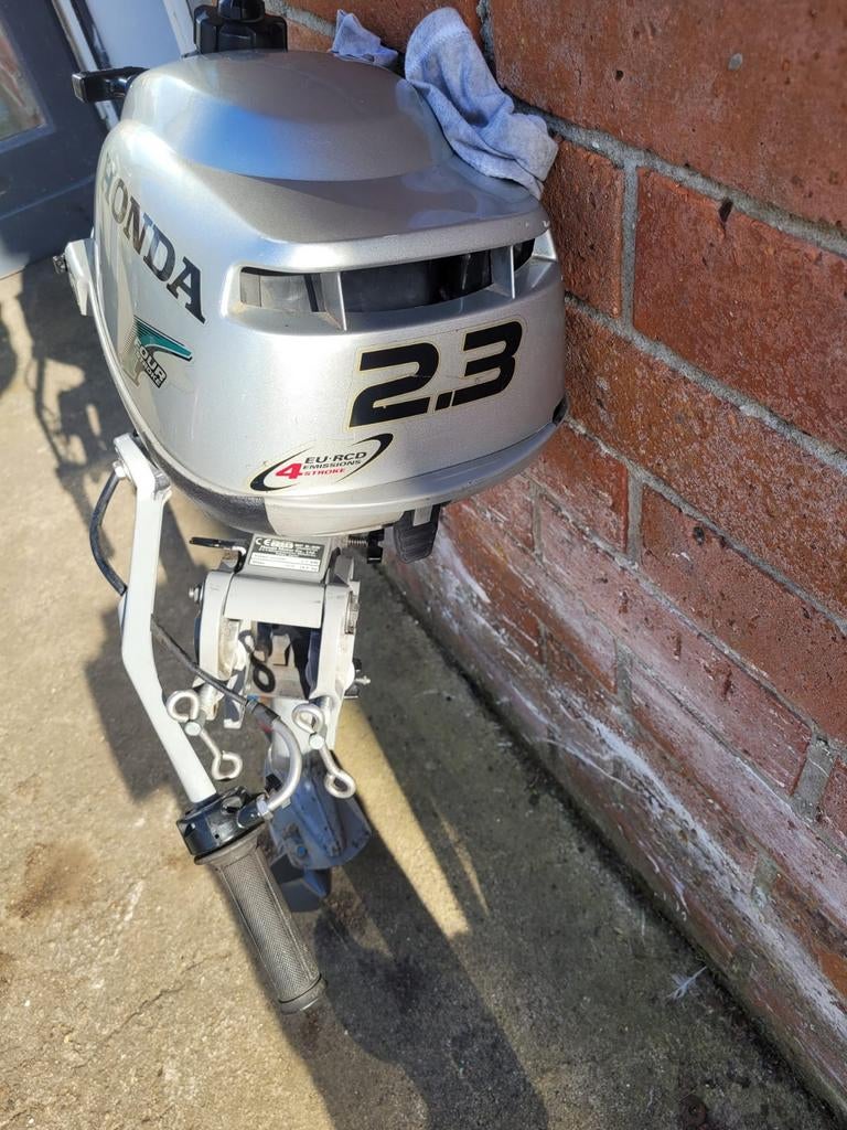 Moteur hors bord 2.3 Honda, Enlèvement