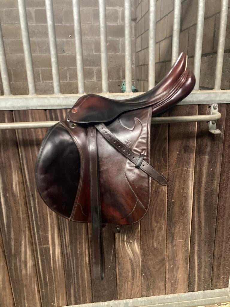 Springzadel, Dieren en Toebehoren, Paarden en Pony's | Zadels, Ophalen, Zo goed als nieuw, Springen