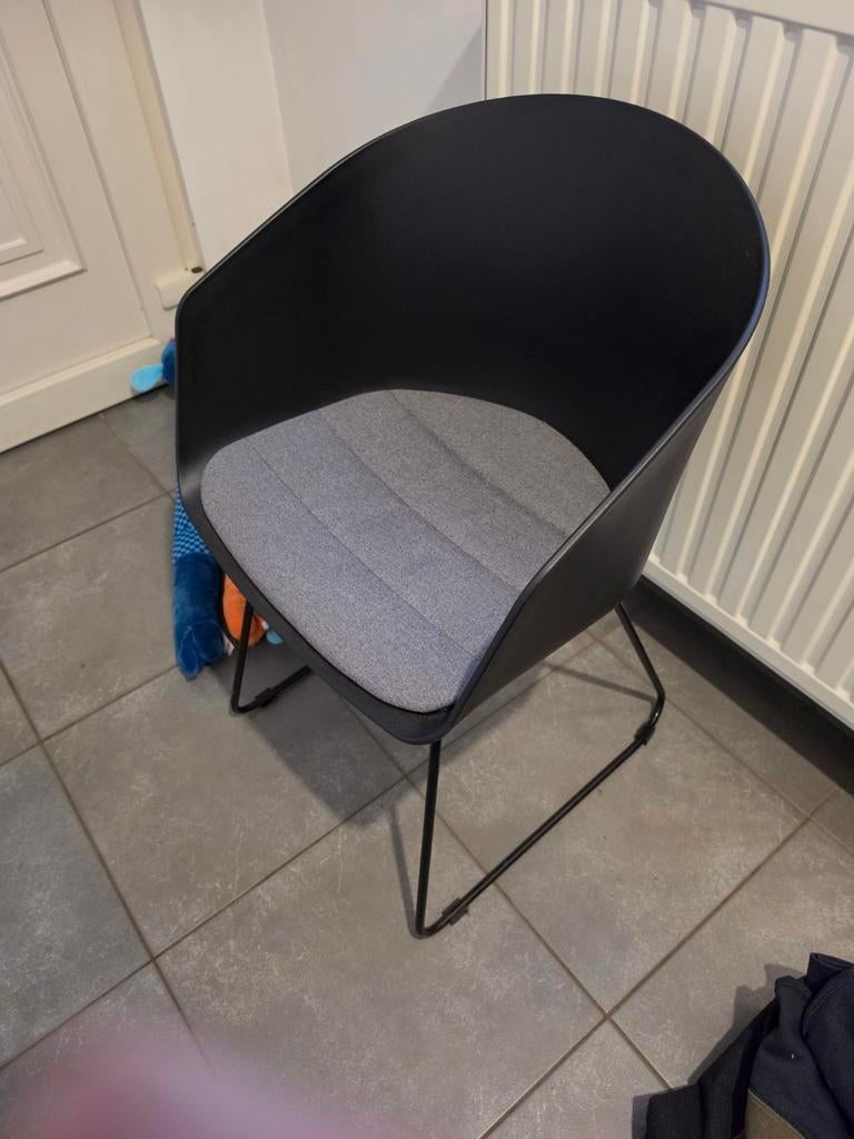 Leuke designstoel, Huis en Inrichting, Stoelen, Ophalen, Stof, Zwart, Zo goed als nieuw