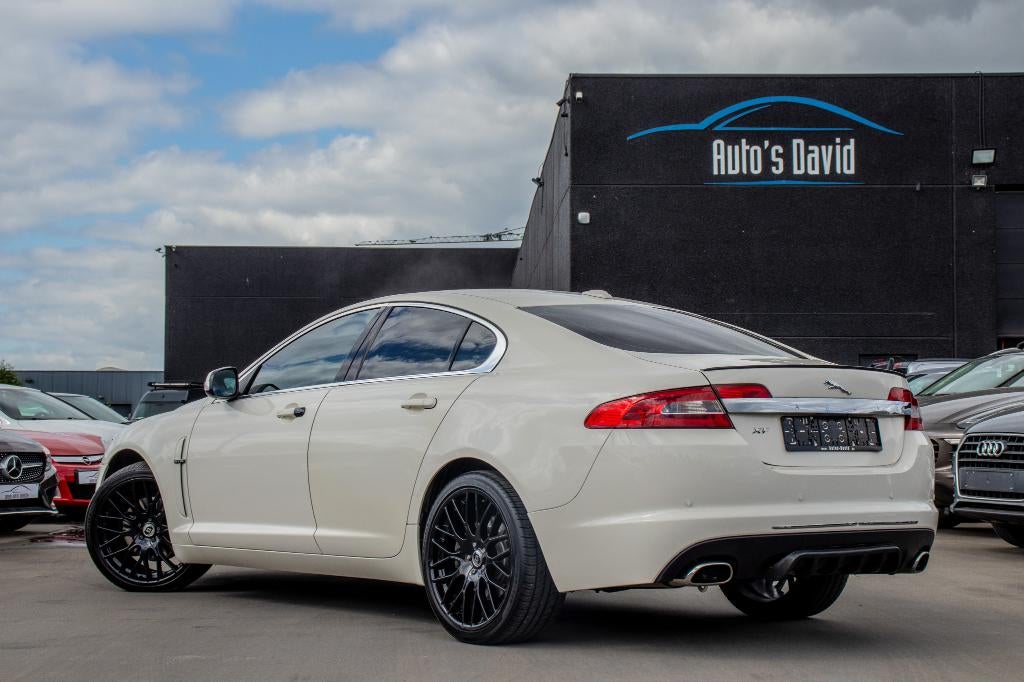 Jaguar XF 2.7 V6 aut. / CAMERA / STUURWIELVERWARMING, Auto's, Jaguar, Automaat, 4 deurs, Achterwielaandrijving, 199 g/km