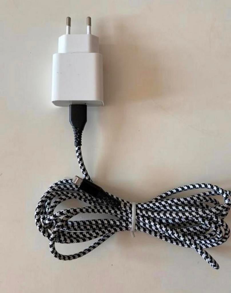 Superbe chargeur pour iPhone ou iPad avec cable de 3 m neuf, Télécoms, Téléphonie mobile | Chargeurs pour téléphone, Enlèvement