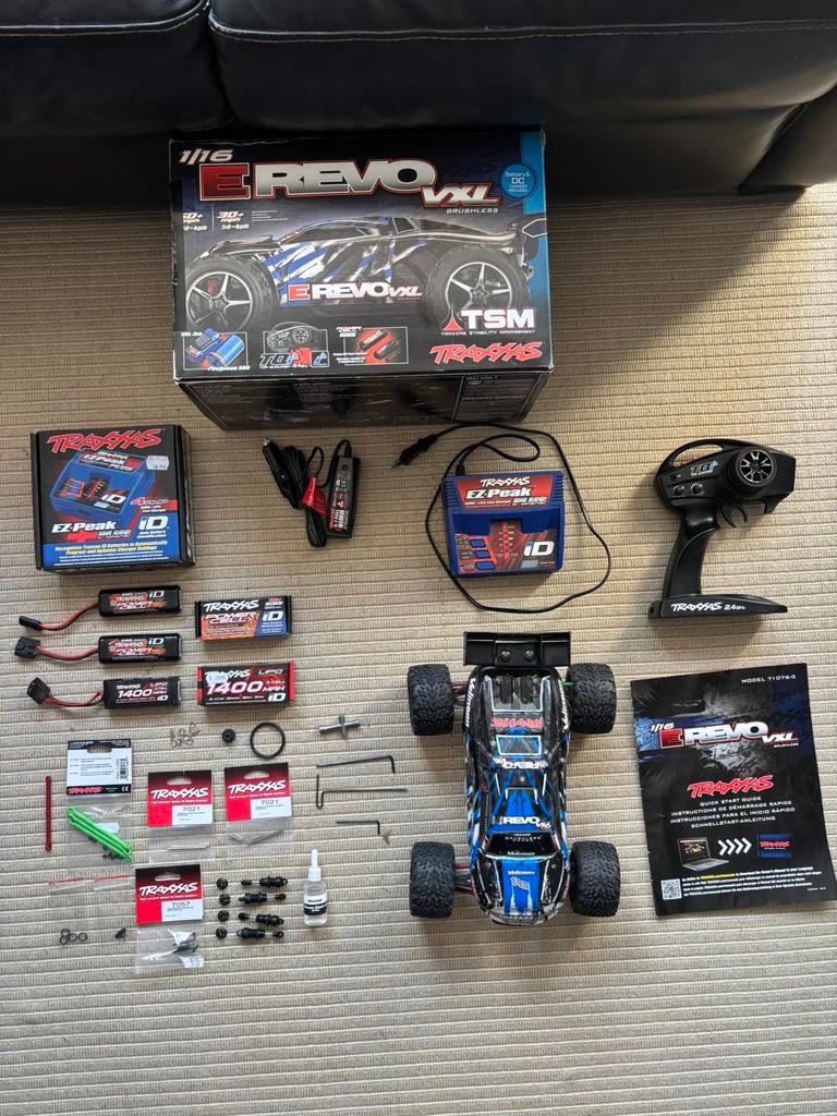Traxxas E-REVO VXL 1/16 + accessoires, Hobby & Loisirs créatifs, Voiture off road, Utilisé, Électro, RTR (Ready to Run)