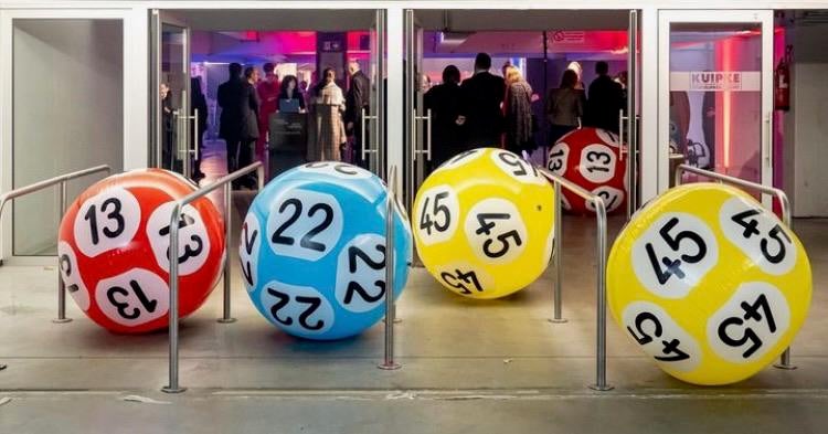 RECHERCHÉ : ballon gonflable Lotto, ballon de plage, Enlèvement ou Envoi, Utilisé