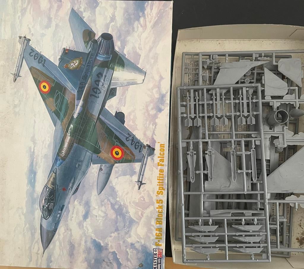 F16A Block 5 Spitfire Falcon 1/72, Enlèvement ou Envoi, Comme neuf