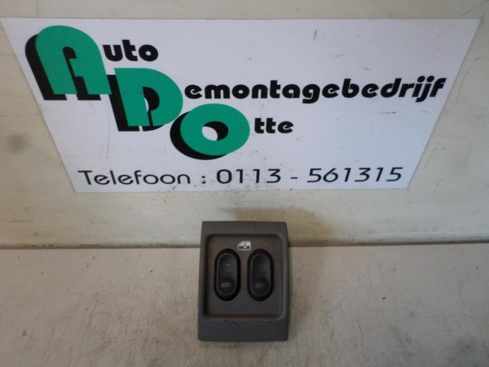 Elektrisch Raam Schakelaar van een Chrysler PT Cruiser, Gebruikt, -, Ophalen of Verzenden, -