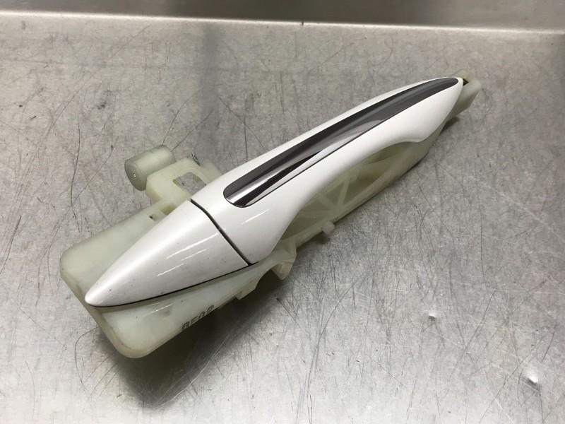 POIGNEE EXTERIEURE ARRIÈRE GAUCHE Hyundai i40 CW (VFC), Arrière, Dhr. M. Roggen, Stadsweg 37 37
9917 PV  WIRDUM GR., NL, Hyundai