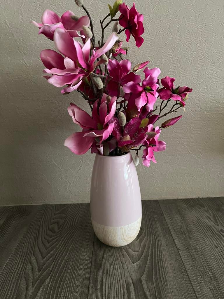 Vaas met kunstbloemen, Enlèvement