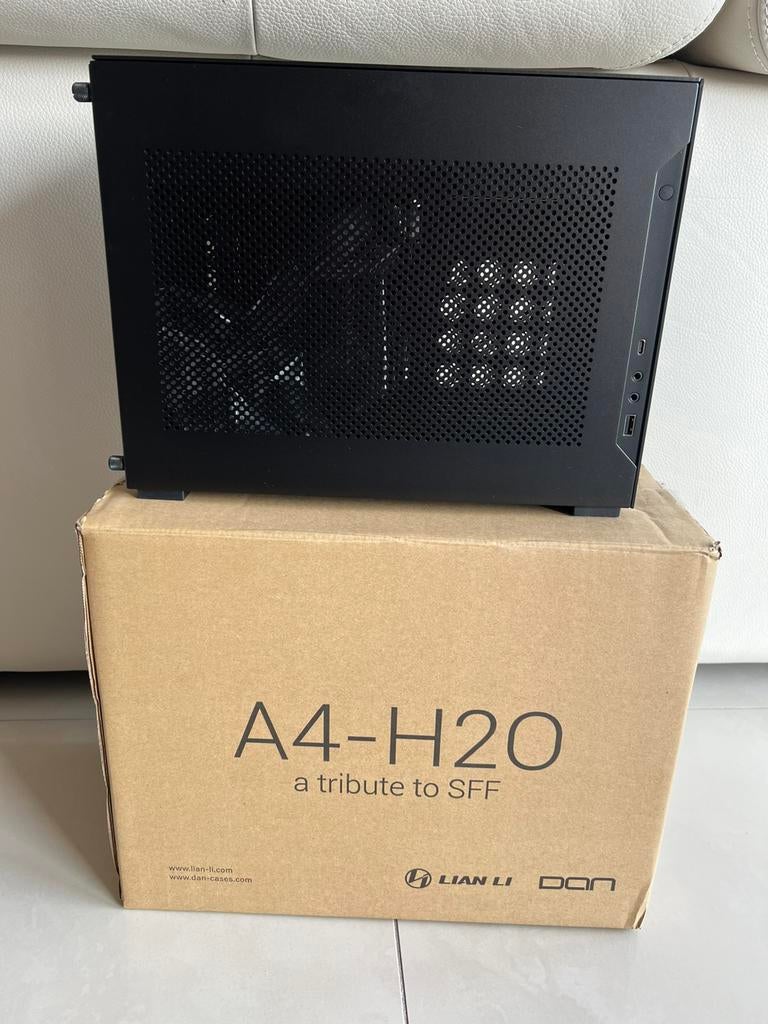 Lian li a4 h2o (PCI-e 4.0 riser) sfx mini-itx case, Ophalen, Zo goed als nieuw