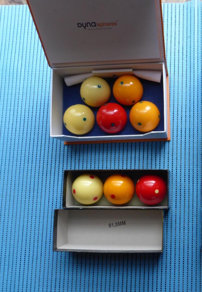 Setje super Aramith pro-cup & Setje DynaSpheres Carom Gold, Sports & Fitness, Billards & Billards américains, Enlèvement ou Envoi