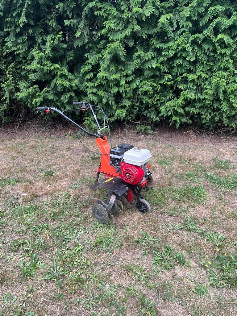 TE HUUR: Grondfrees, Tuin en Terras, Ophalen