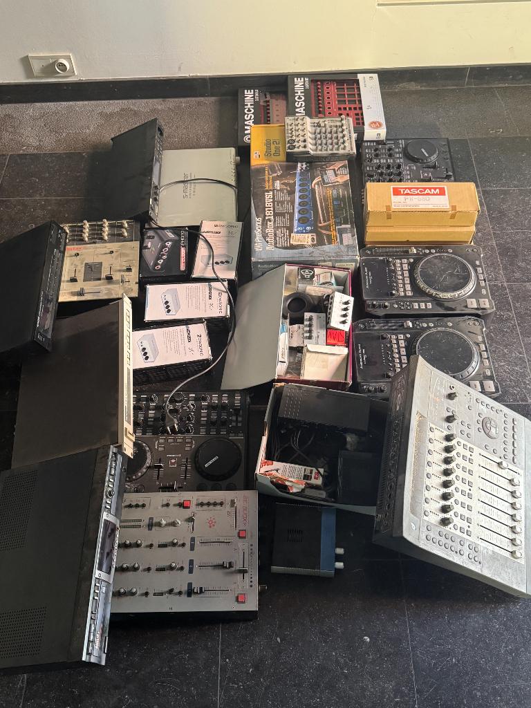 Elektronische muziekapparatuur (lees de aankondiging), Ophalen, Gebruikt, Audio