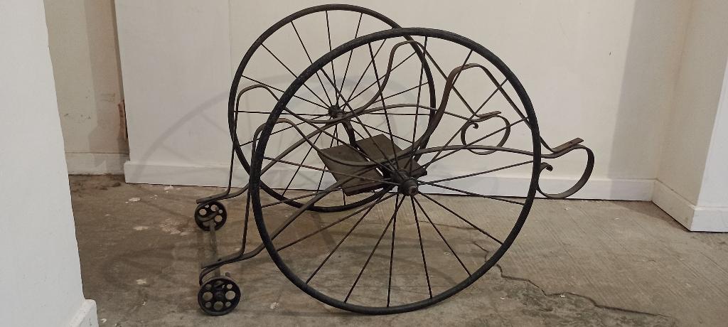 Smeedijzeren decoratieve kar in Napoleon III-stijl,100x65x60, Antiek en Kunst, Ophalen