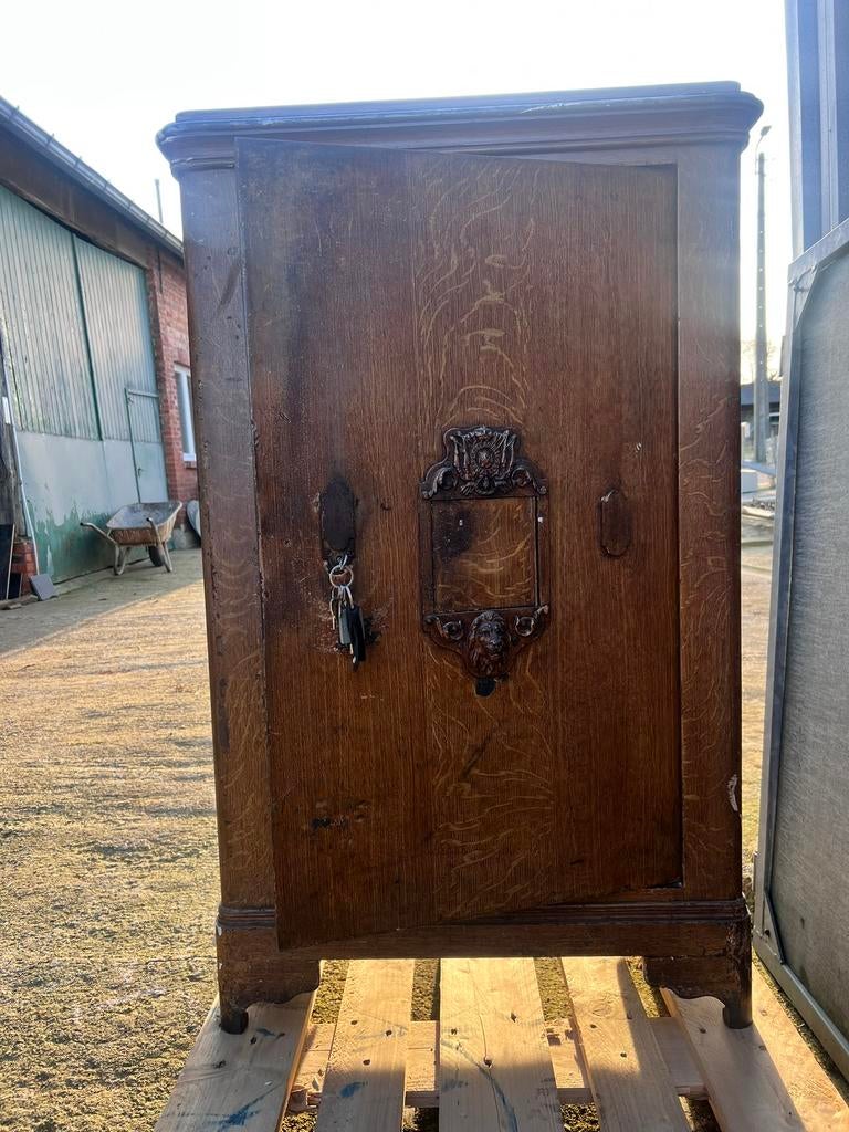 Antieke zware ijzere kluis met hout look, met sleutel, Huis en Inrichting, Ophalen, Gebruikt, Brandkast