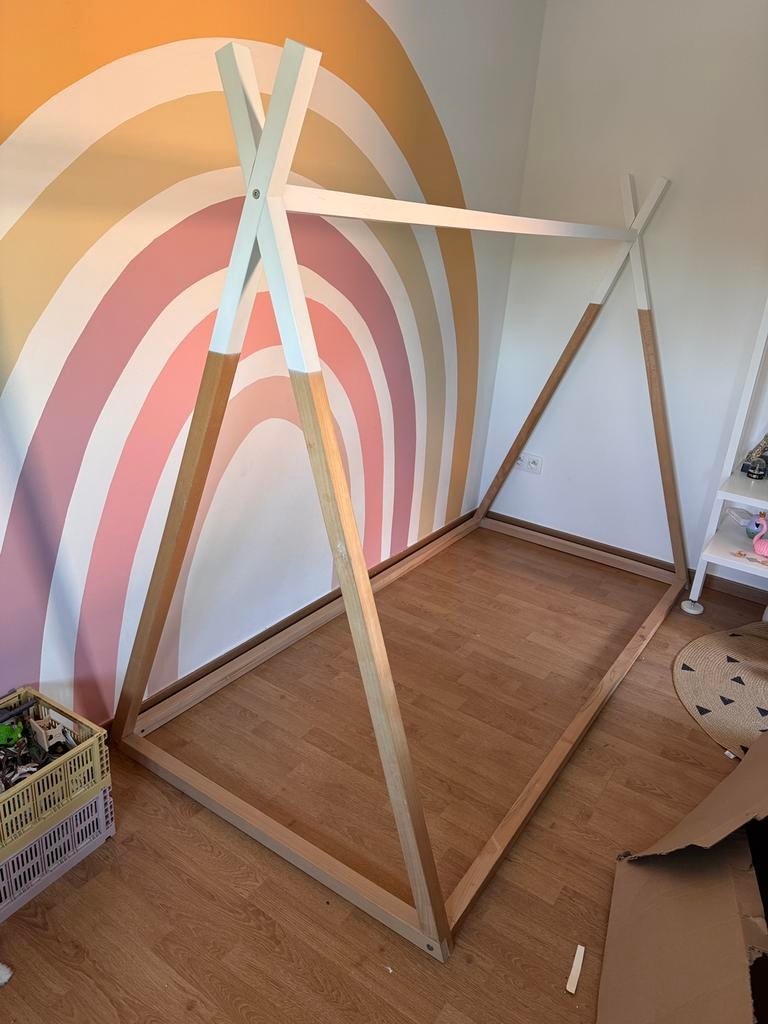 Kinderbed Tipi - 200 x 90cm, Kinderen en Baby's, Ophalen, Zo goed als nieuw, Lattenbodem