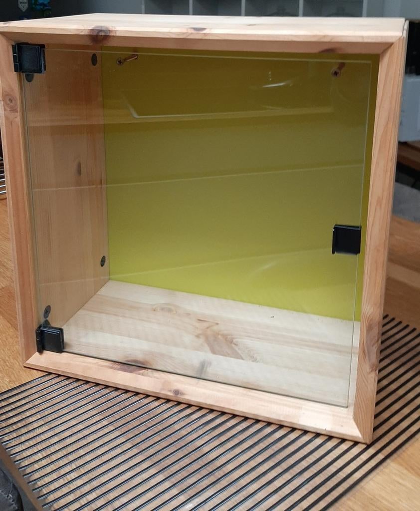 Petite vitrine, Huis en Inrichting, Kasten | Vitrinekasten, Zo goed als nieuw, Ophalen