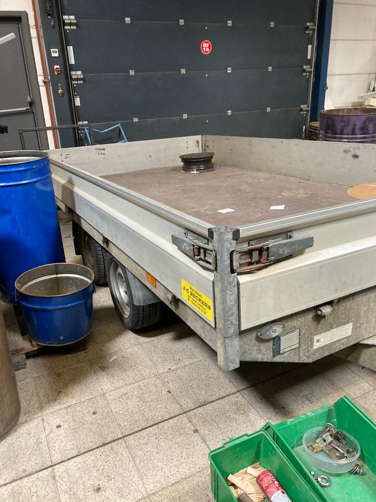 Platte aanhangwagen, Ophalen, Zo goed als nieuw