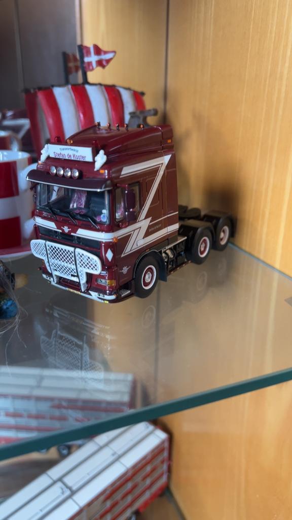 STEFAN DE KOSTER; DAF XF 105 SC 6X2, Hobby en Vrije tijd, Modelauto's | 1:50, Ophalen, Zo goed als nieuw