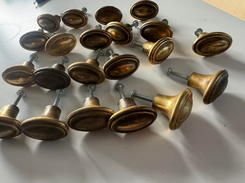 20 boutons de meuble en laiton anciens ou vintage, Bricolage & Construction, Enlèvement ou Envoi, Utilisé, Cuivre ou Laiton, Loquet ou Poignée
