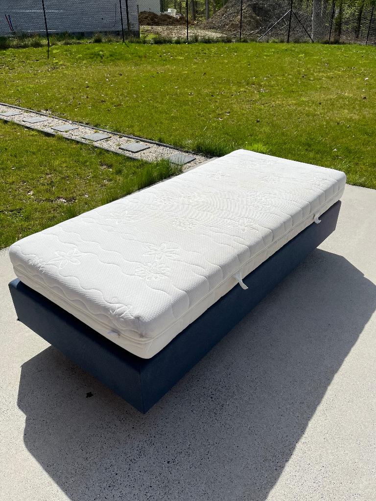 Matelas BEKA et sommier tapissier, Maison & Meubles, Chambre à coucher | Matelas & Sommiers, Comme neuf, Sommier, 90 cm, 200 cm