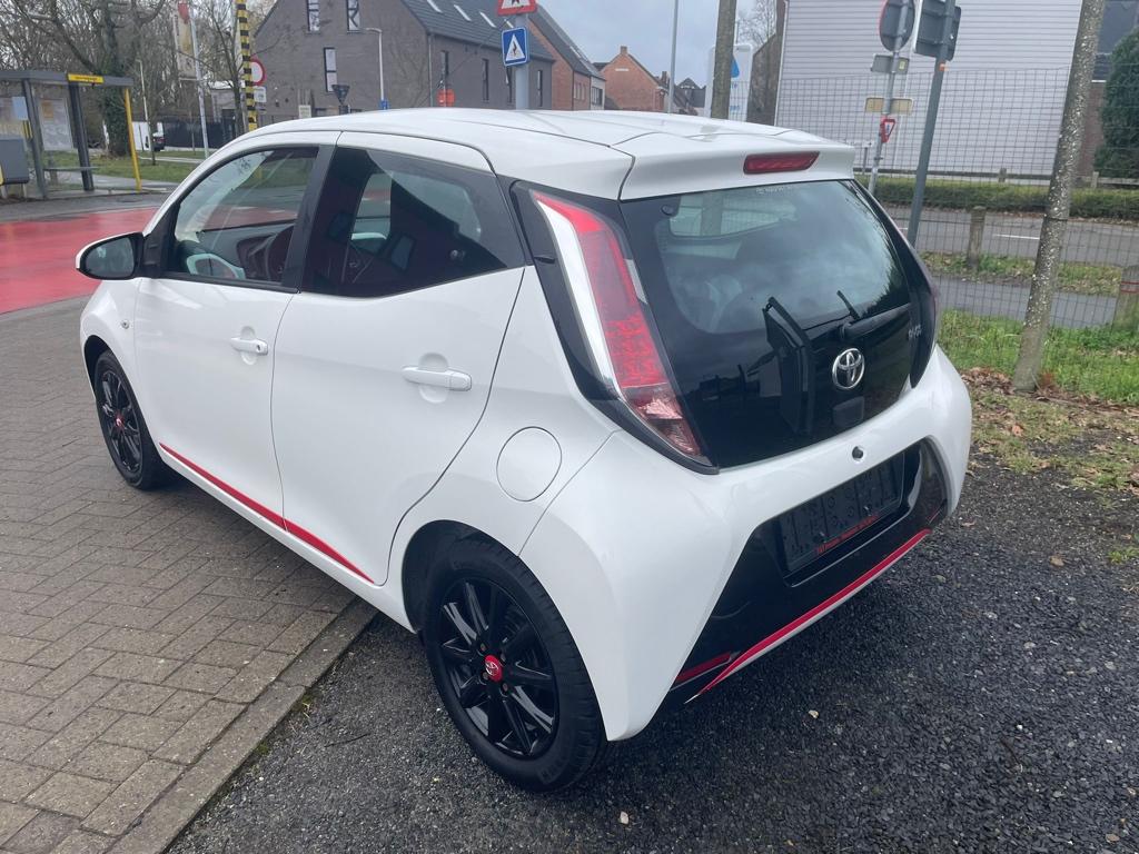 Toyota Aygo 1.0 benzine van 01/2015 met 112000km!, Auto's, Toyota, Voorwielaandrijving, Stof, Zwart, Wit