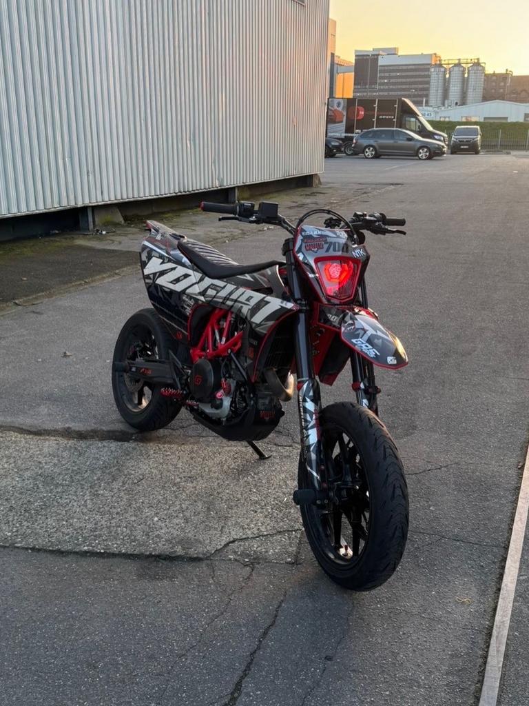 Gasgas 700 sm “A2”, Motoren, 700 cc, Minimaal motorrijbewijs A2, 1 cilinder, 12 t/m 35 kW