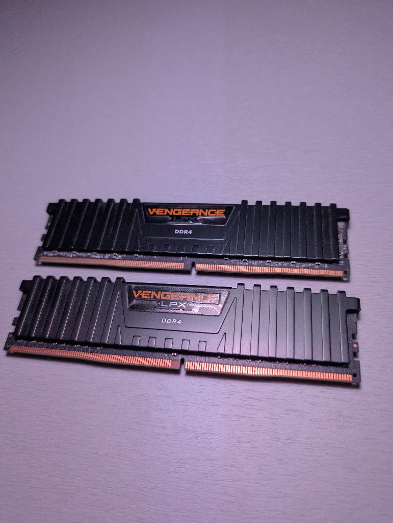 RAM DDR4 Corsair Vengeance LPX 16GB (2 x 8GB), Computers en Software, RAM geheugen, DDR4, Ophalen of Verzenden, Zo goed als nieuw