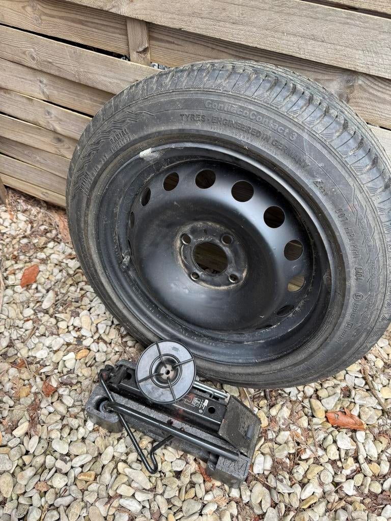 Kit roue de secours Twingo 1 et 2   140  euros !!!, Ophalen, Banden en Velgen
