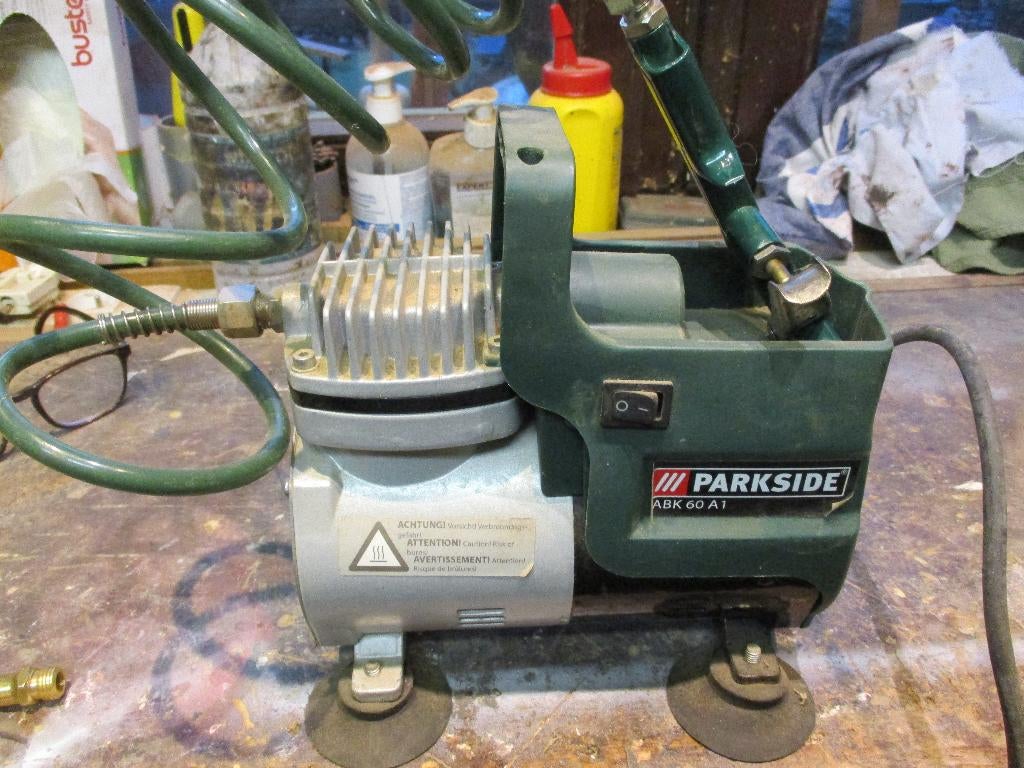 luchtcompressor voor airbrush met spuitpistooltje, Hobby & Loisirs créatifs, Peinture, Enlèvement, Comme neuf, Aérographe et Accessoires