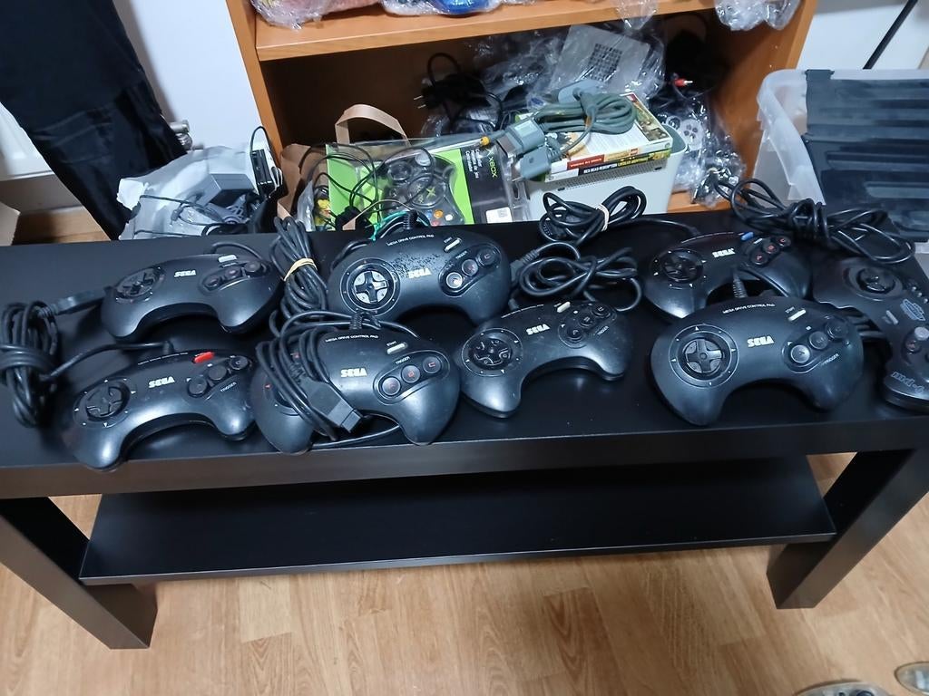 Manettes s.nes,nes,sega,ps1 et ps2,xbox., Games en Spelcomputers, Spelcomputers | Sega, Ophalen of Verzenden, Gebruikt, Mega Drive