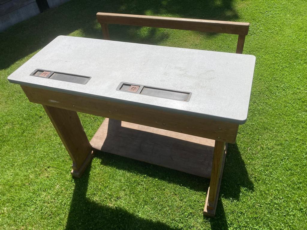 Oude schoolbank, Ophalen