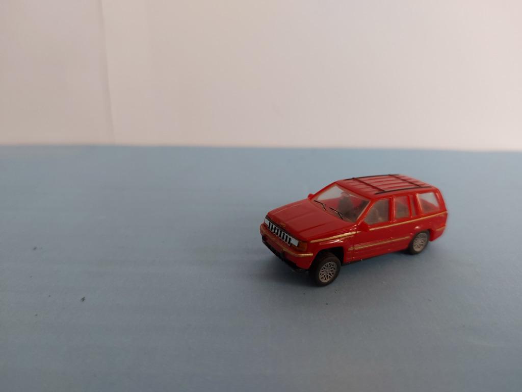 HO Herpa Grand Cherokee, Hobby en Vrije tijd, Ophalen of Verzenden, Gebruikt, Brug, Tunnel of Gebouw