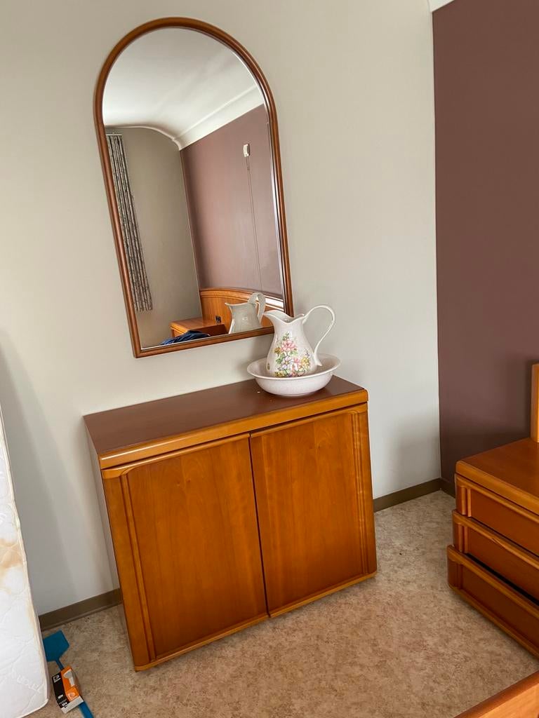 Chambre avec lit, armoire, miroir et commode., Maison & Meubles, Enlèvement, Utilisé, Bois