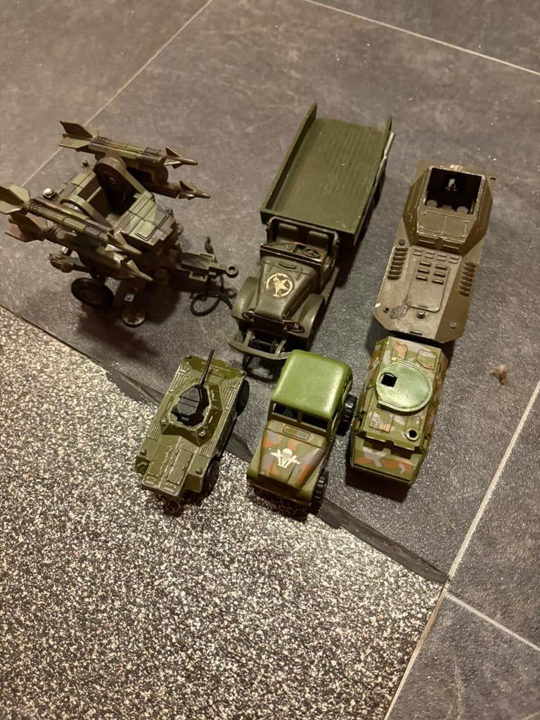 Miniatuur leger auto’s, Ophalen of Verzenden, Zo goed als nieuw