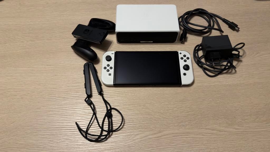 Nintendo Switch OLED, Games en Spelcomputers, Ophalen of Verzenden, Zo goed als nieuw, Switch OLED