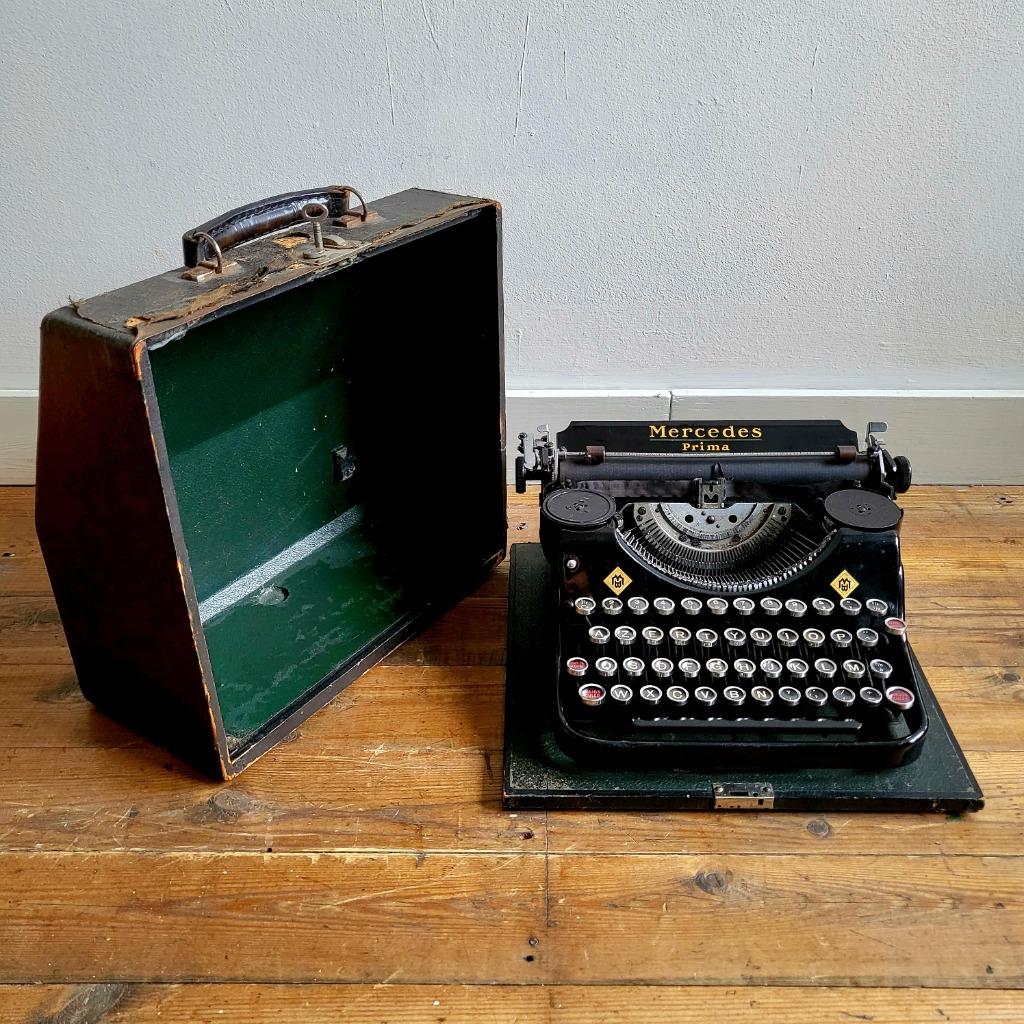 Vintage mercedes prima draagbare typmachine zeldzaam, Diversen, Typemachines, Ophalen of Verzenden, Gebruikt