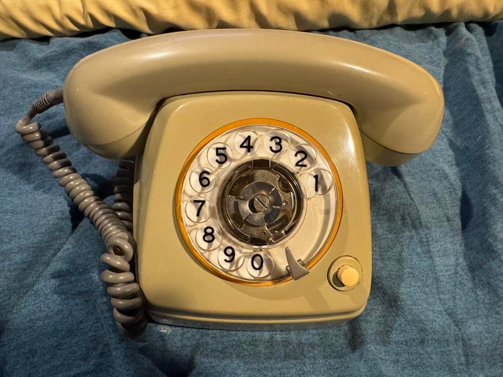 Telephone à cadran rotatif vintage années 50-60 RTT 72B, Télécoms, Téléphones fixes | Filaires, Enlèvement ou Envoi, Utilisé, Avec cadran rotatif