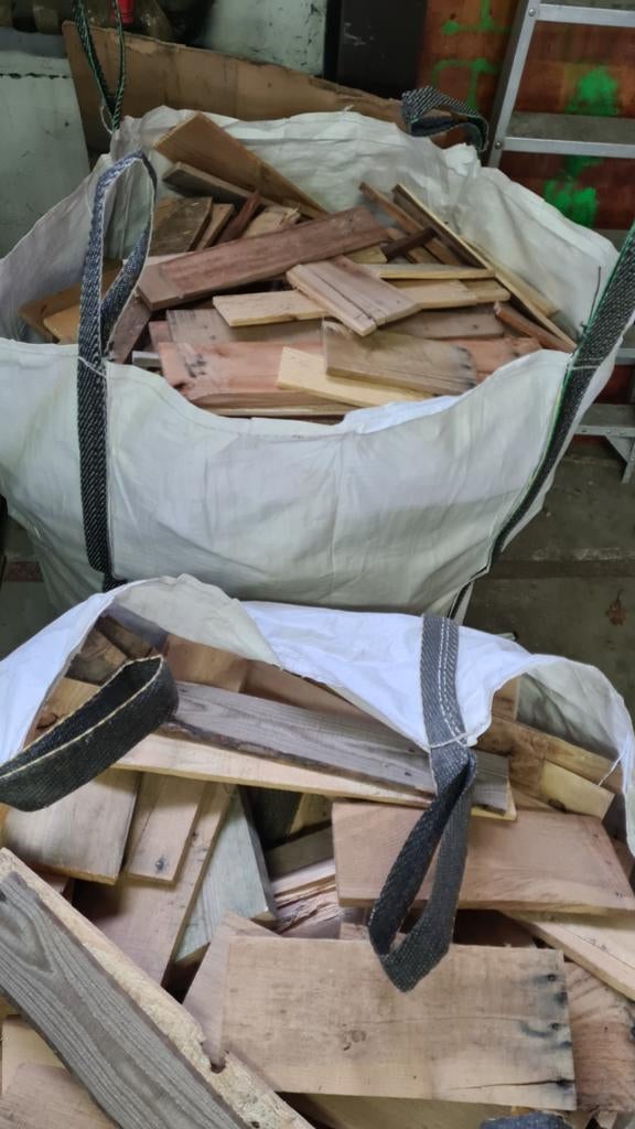 Bois de chauffage 15 euros par grand sac, Enlèvement