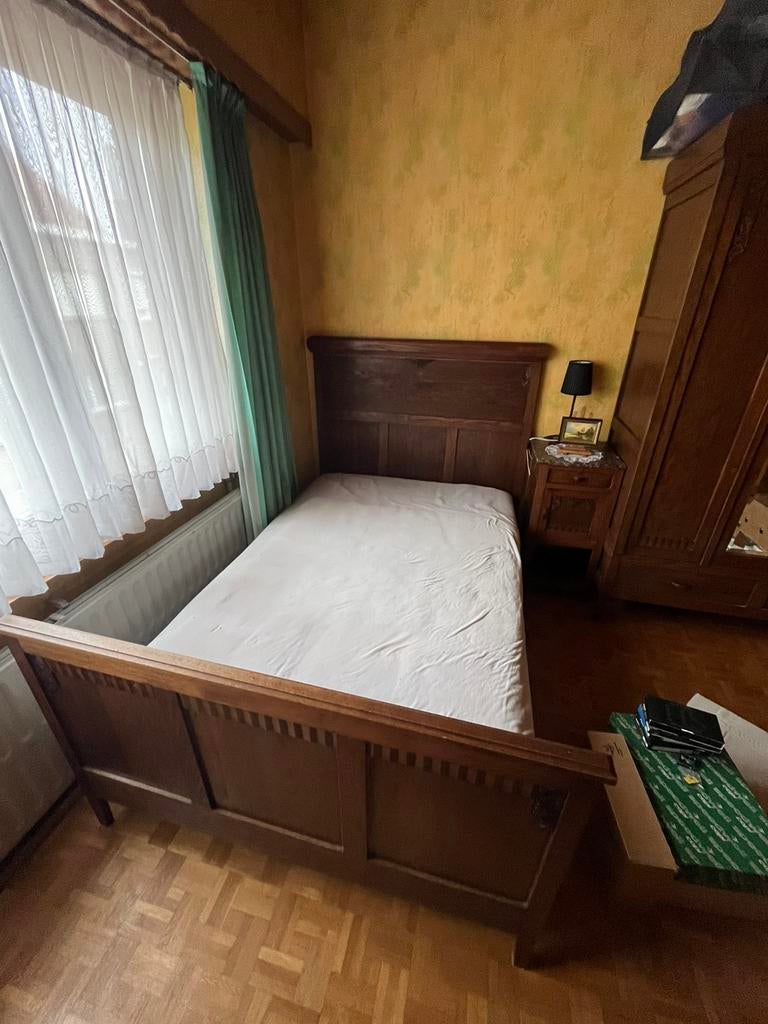 Slaapkamer: bed,kast, nachtkastje en commode, Ophalen