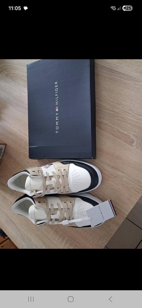 Basket Tommy Hilfiger pointure 42 femme ., Sports & Fitness, Basket, Enlèvement ou Envoi, Neuf, Chaussures