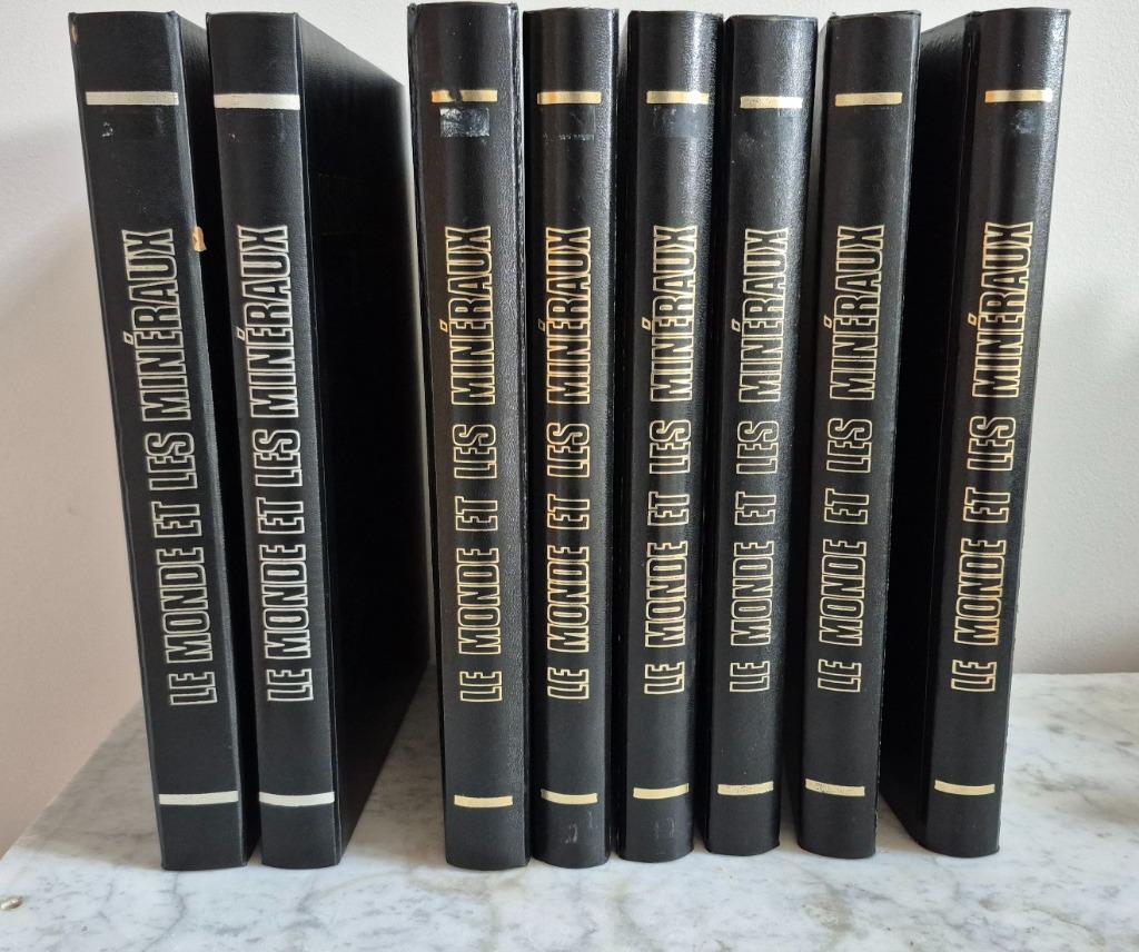 Lot de 8 classeurs pour revues Le Monde et Les Minéraux, Enlèvement ou Envoi, Minéral