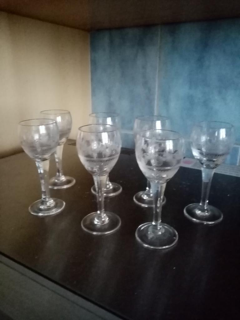 Jenever glaasjes 7 stuks voor 3 €, Verzamelen, Glas en Drinkglazen, Ophalen